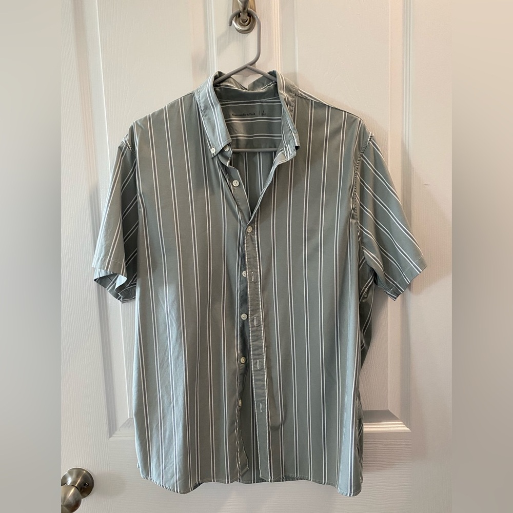 Abercrombie & Fitch Gray Striped Casual Button Down Shirt